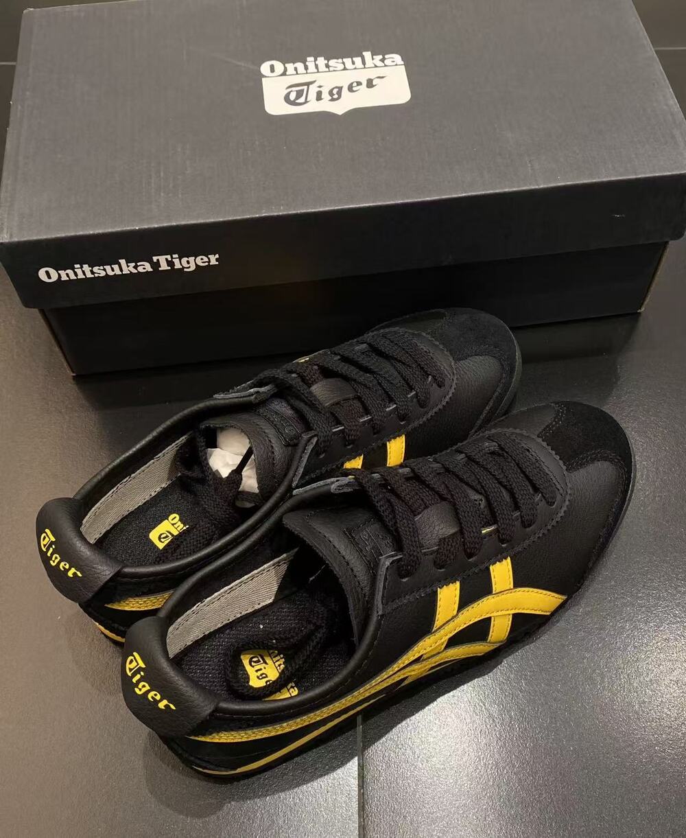 Onitsuka Tiger Sneakers